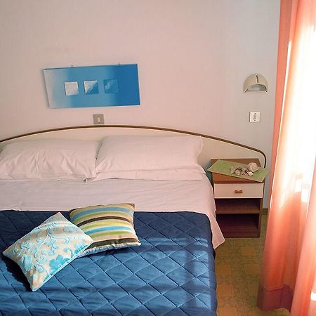 Hotel Gialpina Viserba Di Rimini 外观 照片