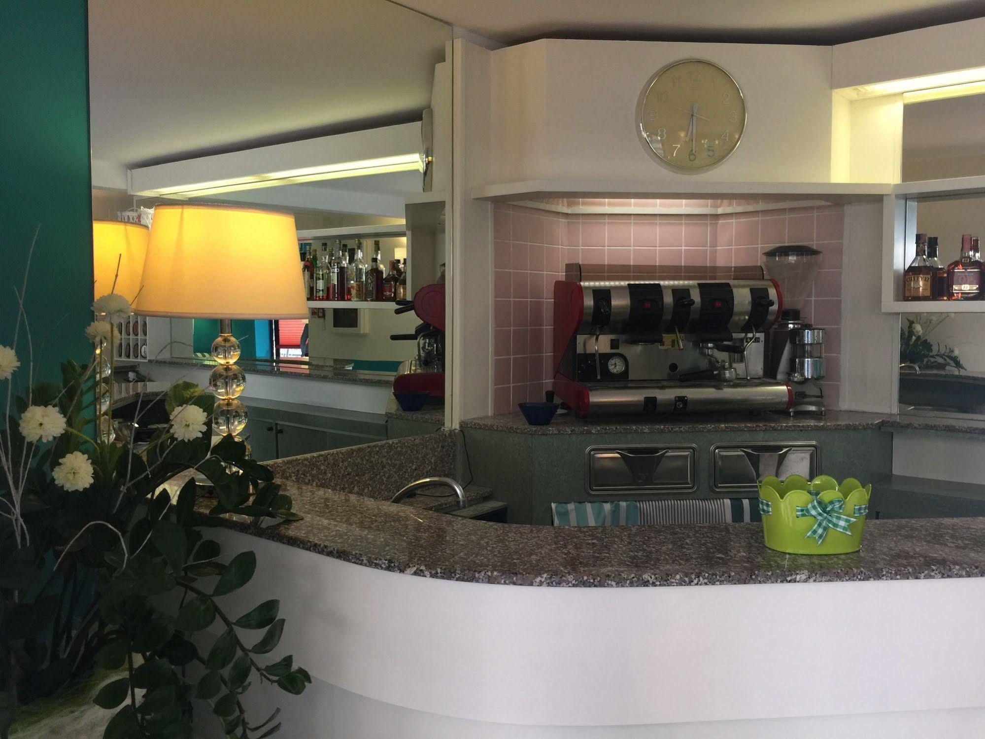 Hotel Gialpina Viserba Di Rimini 外观 照片